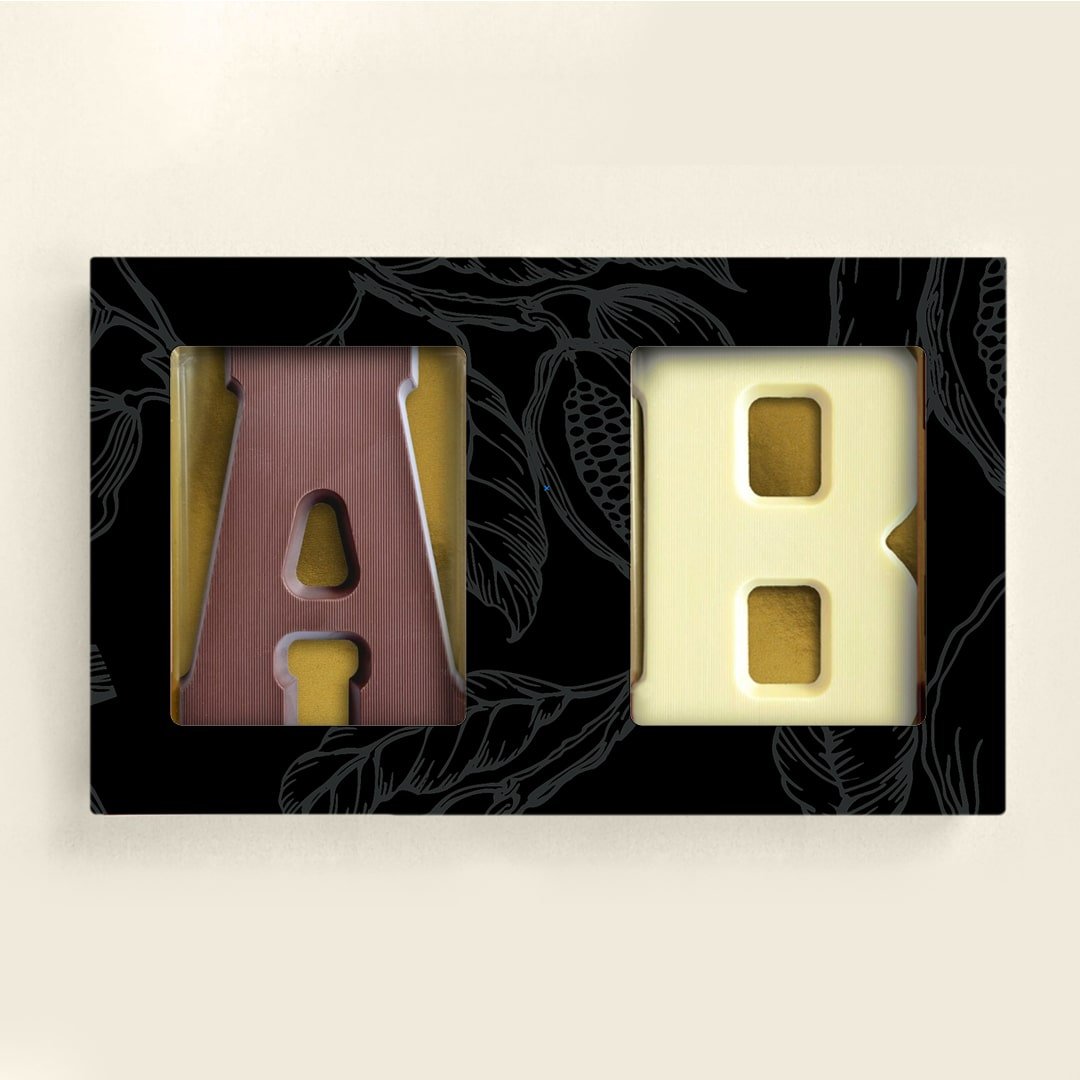 Twee chocoladeletters van 200 gram in een neutrale sleeve