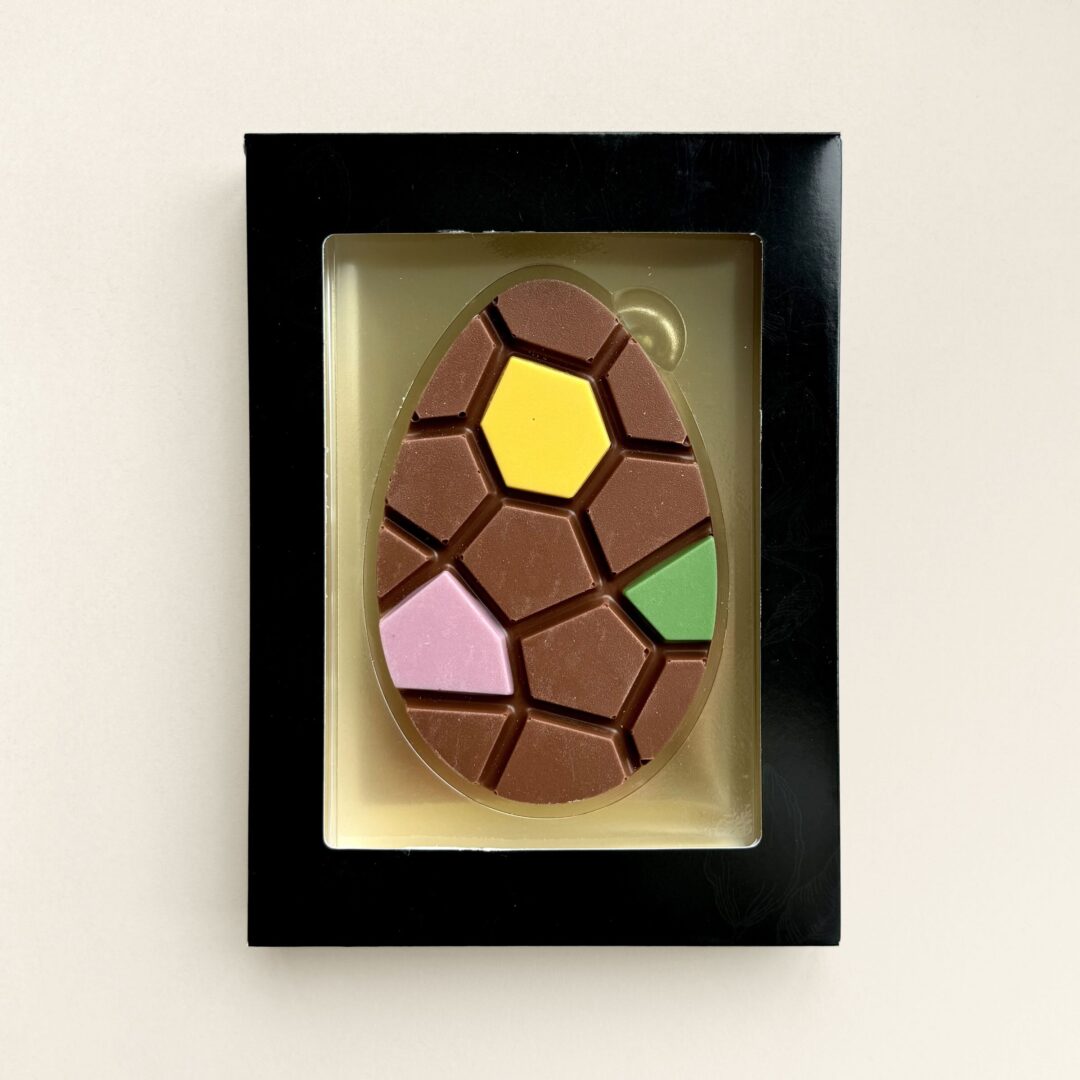 Gekleurde chocolade paaseitjes, uitvoering paasei 90 gram in geschenkdoos