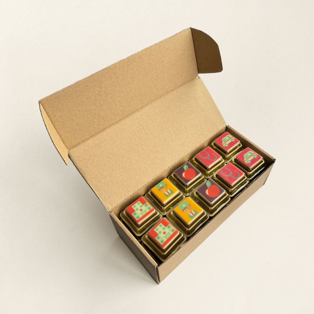 Chocoladeblokje met logo, uitvoering Dag van de Zorg in monotray, 9 gram