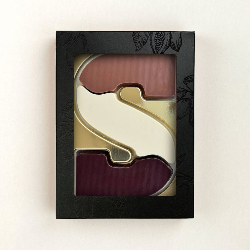 Chocoladeletter in drie smaken, uitvoering zonder logo