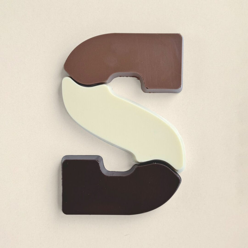 Chocoladeletter in drie smaken, uitvoering zonder logo, ander aanzicht