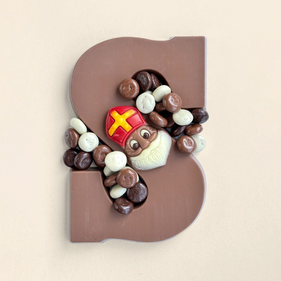 Chocoladeletter S met gechocolateerde kruidnoten (250 gram), ander aanzicht