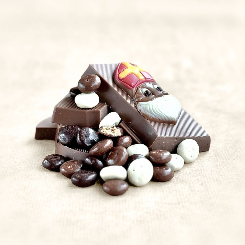 Chocoladeletter S met gechocolateerde kruidnoten (250 gram), ander aanzicht