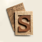 Luxe chocoladeletter S, uitvoering bronzen spetters, melk