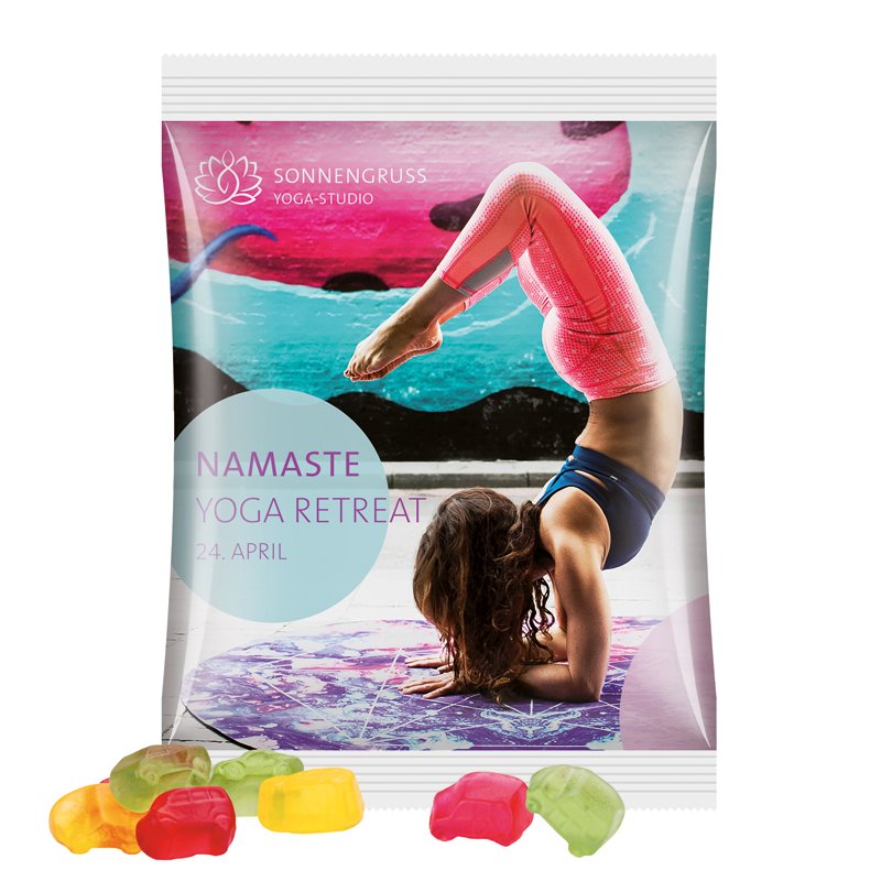 Maxi reclamezakje van witte folie met Trolli fruitgom in de vorm van een automix