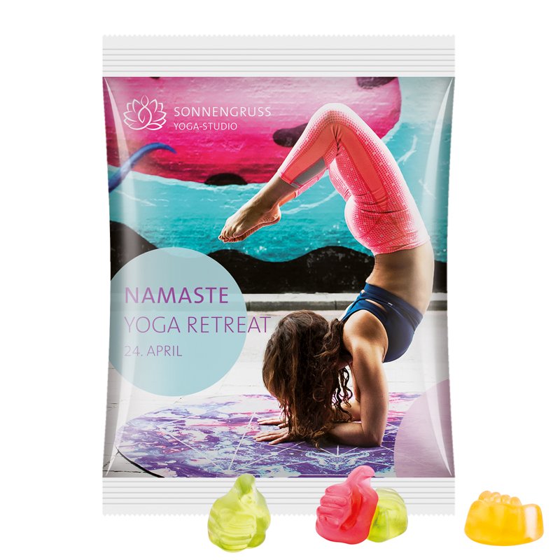 Maxi reclamezakje van witte folie met Trolli fruitgom in de vorm van een duimpje
