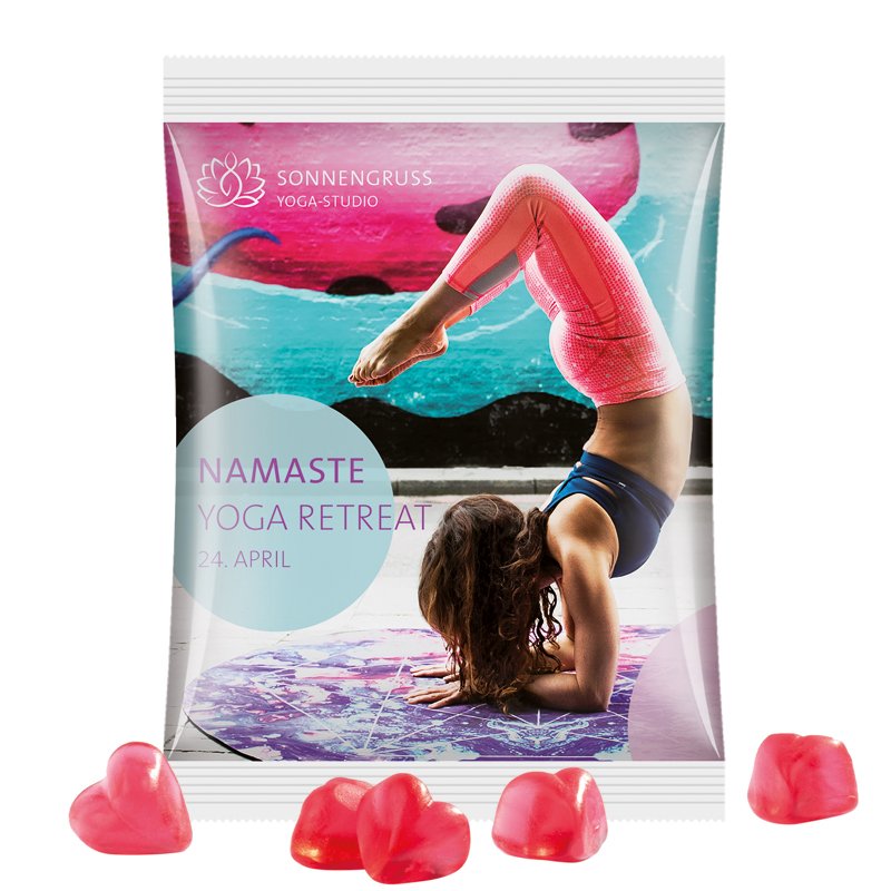 Maxi reclamezakje van witte folie met Trolli fruitgom in de vorm van een hartje