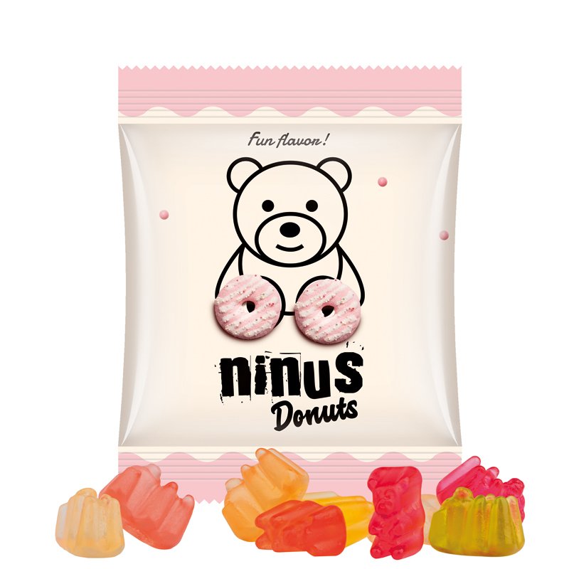 Zakje van witte folie met Trolli fruitgom en een eigen ontwerp