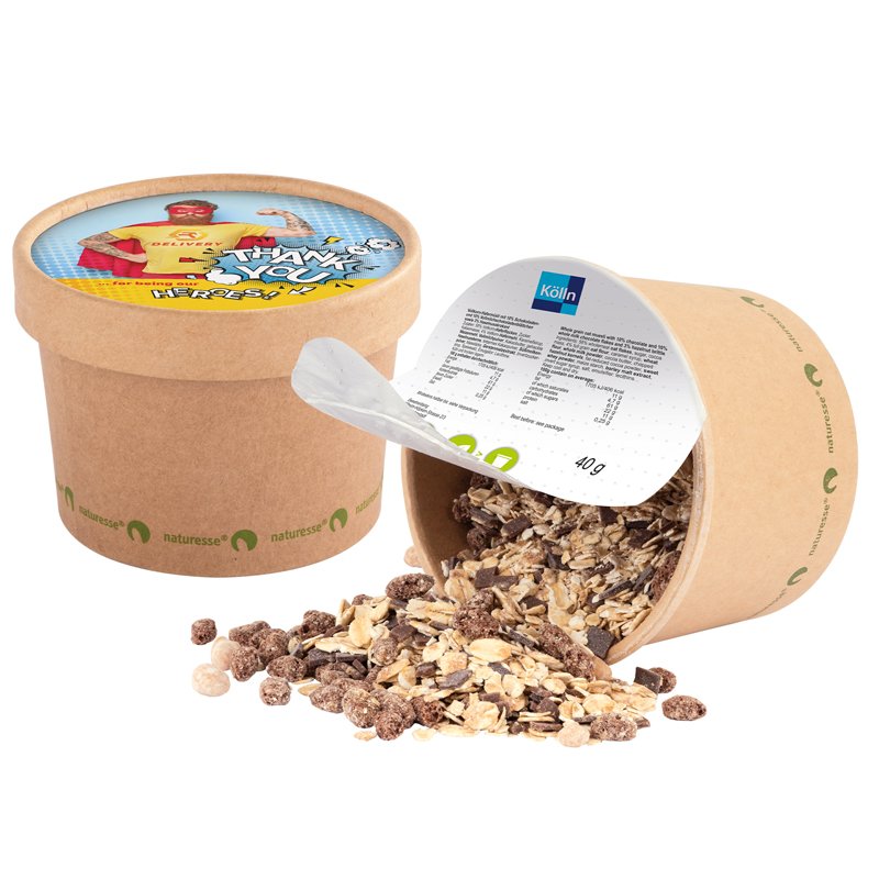 Muesli-beker van karton met een papieren reclame-inlay in eigen ontwerp
