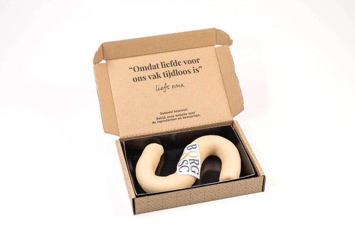 Marsepeinen letter als brievenbusgeschenk
