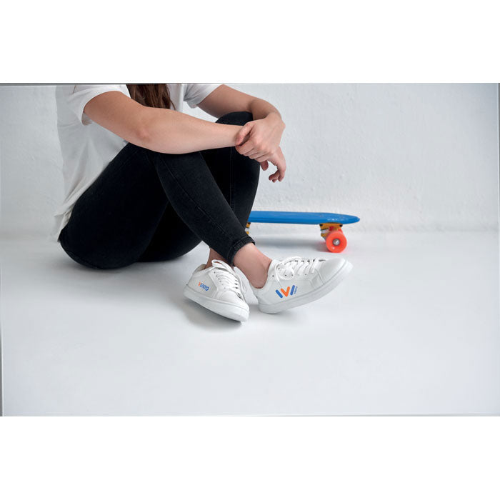 Sneakers in PU maat 47 Blancos, sfeerfoto