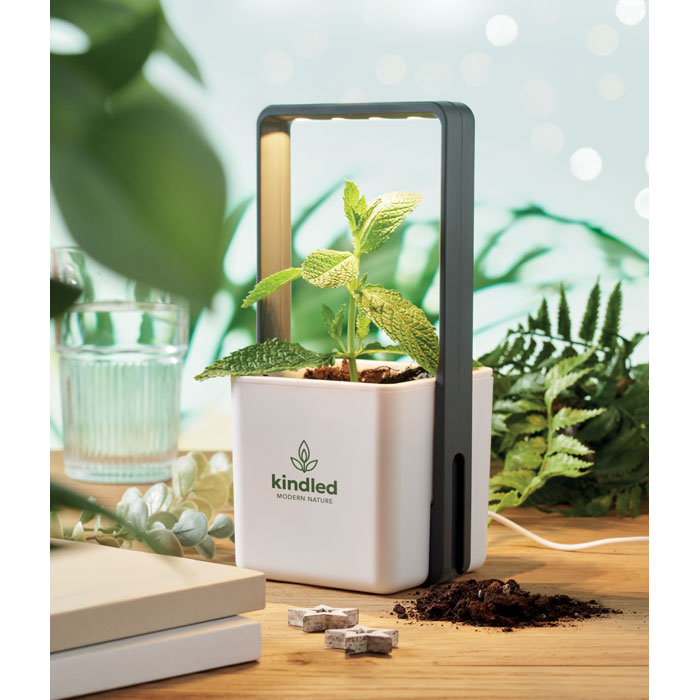 Binnentuin met LED lamp Lushlet met een bedrukking als voorbeeld