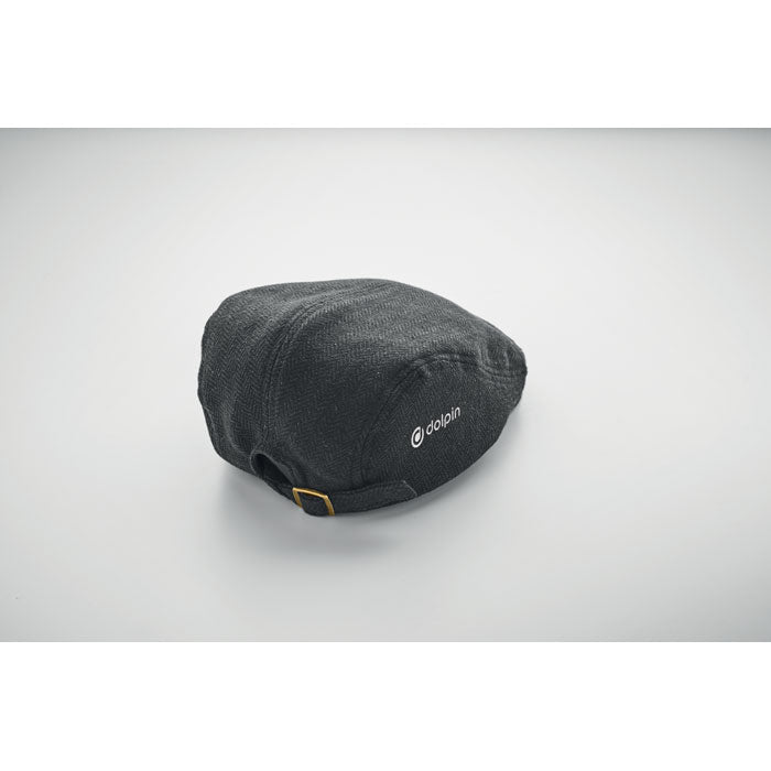 Newsboy platte pet 335 g/m² Blind Peak met een bedrukking als voorbeeld