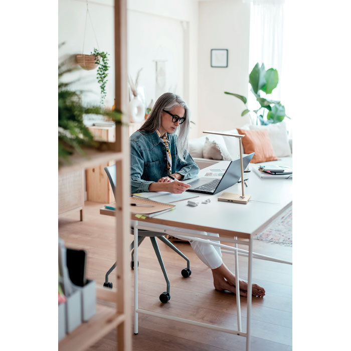 Bureaulamp met oplader 10W Neat Light met een bedrukking als voorbeeld