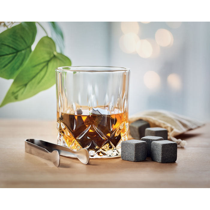 Luxe whiskey set in bamboe box Inverness, sfeerfoto