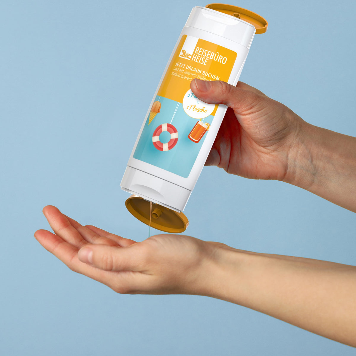 Sfeerbeeld van DuoPack met desinfectiegel en zonnebrand SPF 30