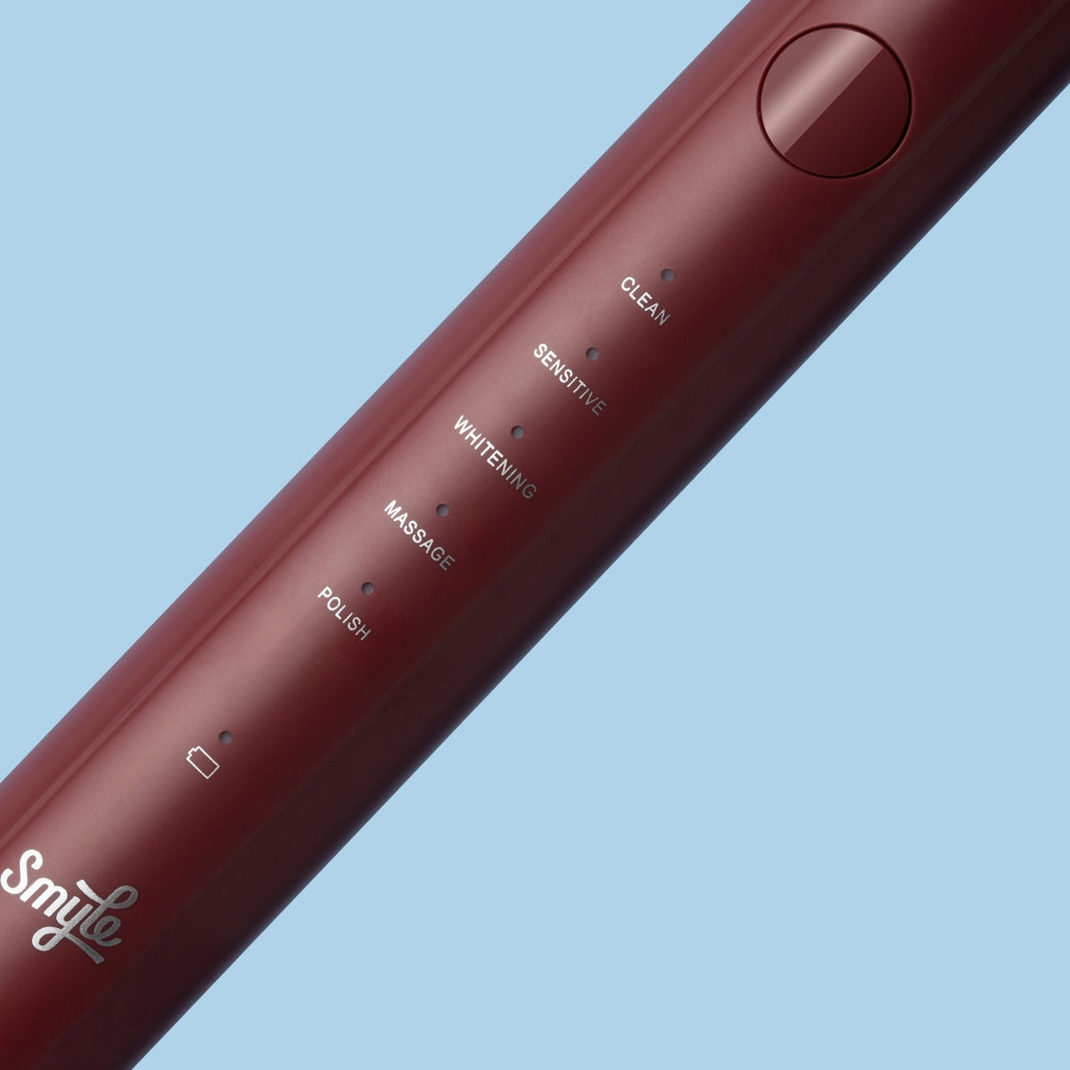 Close-up van de bordeauxrode Smyle elektrische tandenborstel