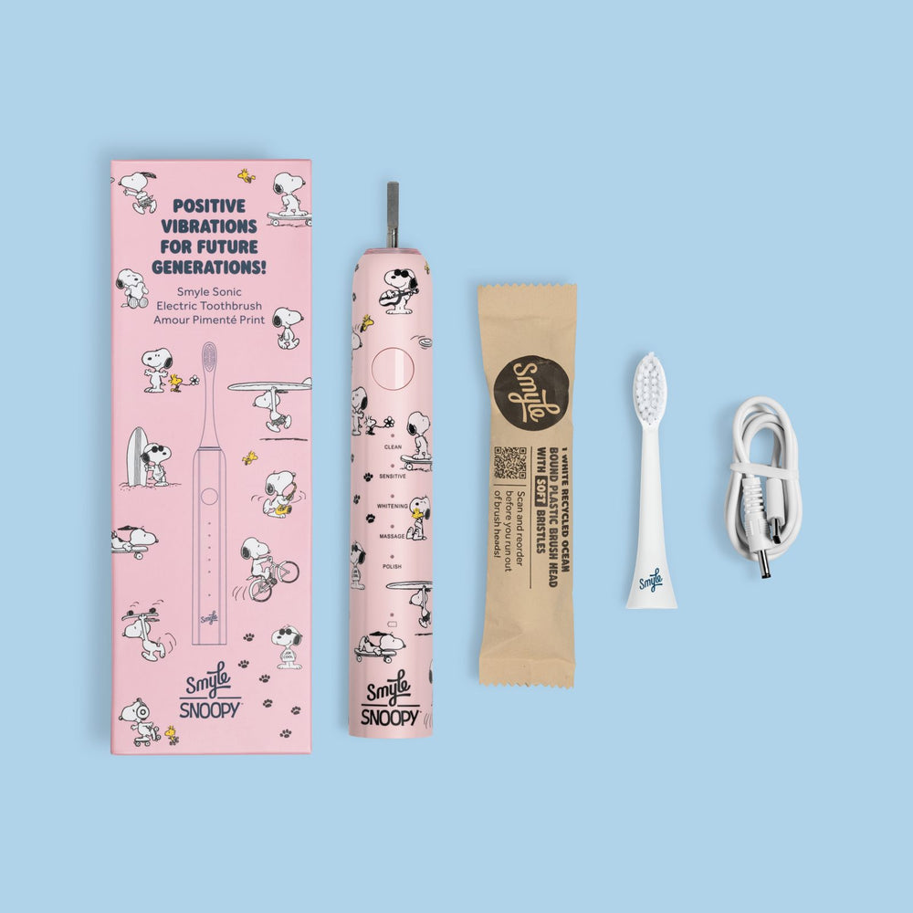 Inhoud van de doos: Smyle E-brush Snoopy, opzetborstels en USB-C-kabel