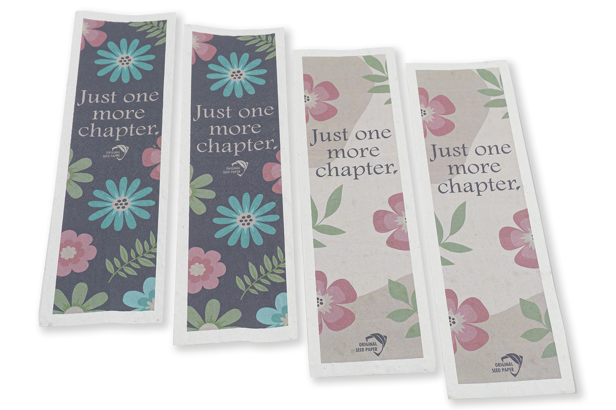 Vier bedrukte boekenleggers van zaadpapier met bloemenpatroon