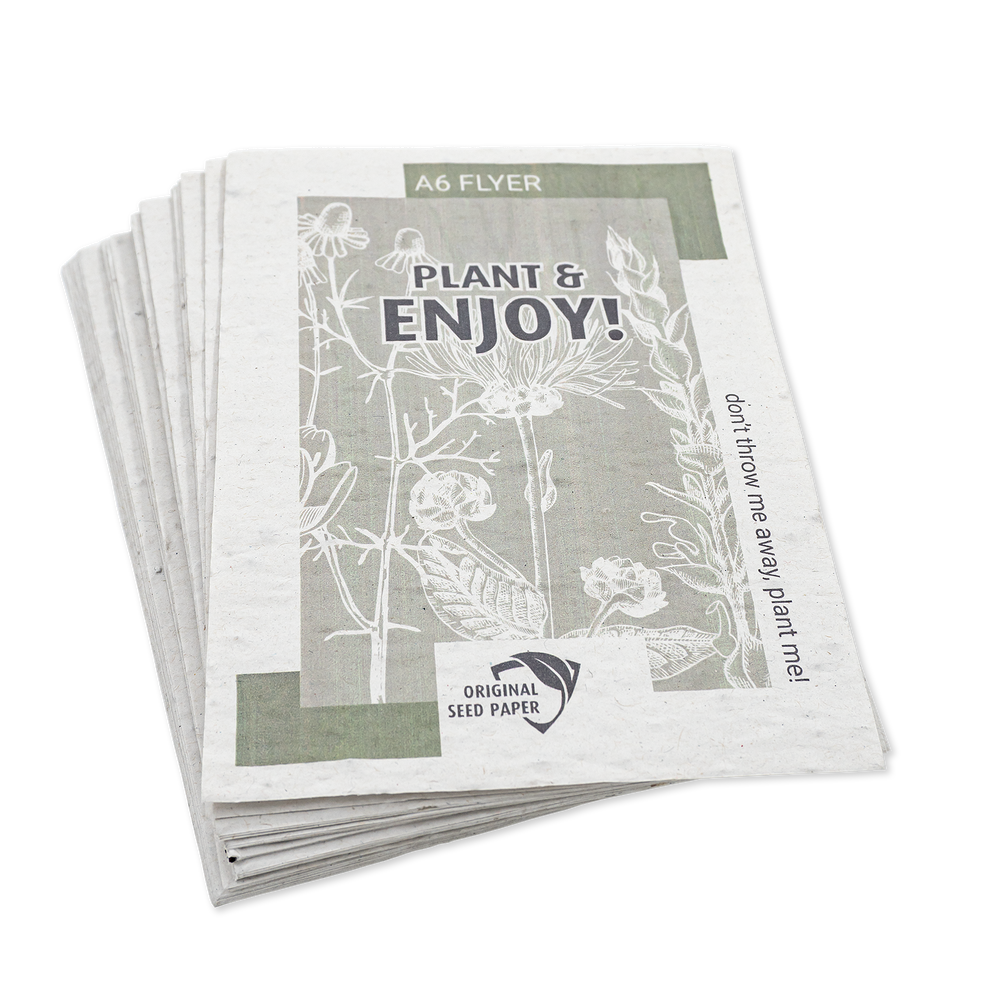 Stapel bedrukte A6-flyers van zaadpapier met bloemenillustratie
