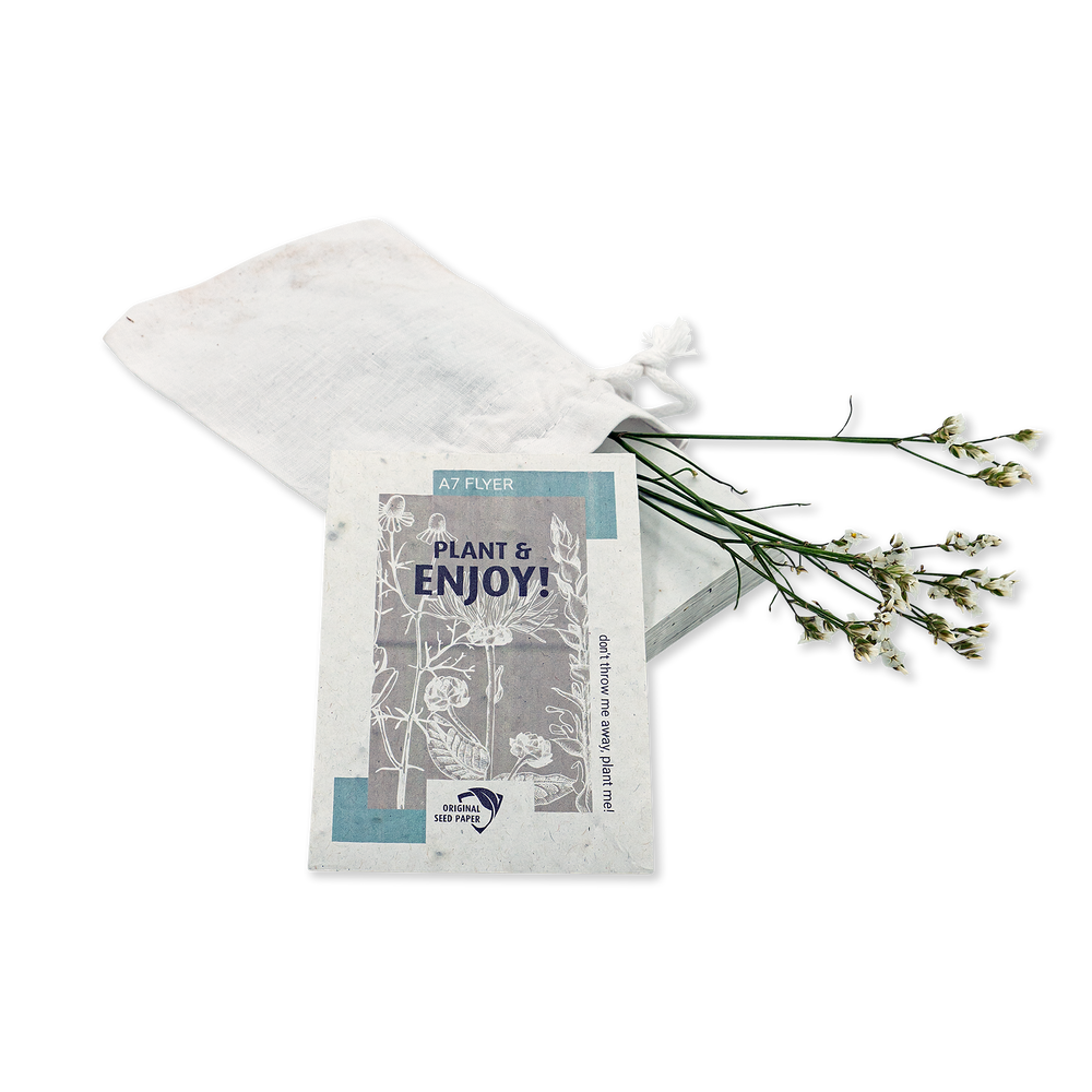 Twee bedrukte A7-flyers van zaadpapier met voorbeeldontwerpen